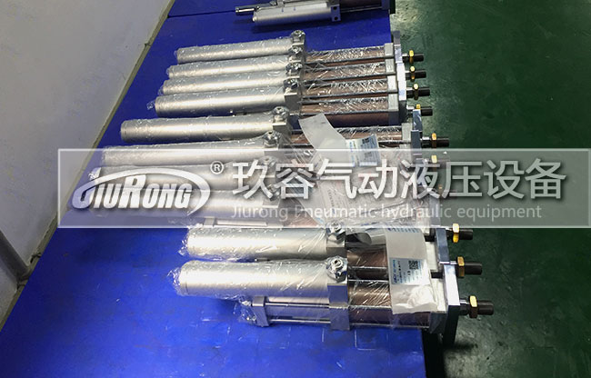 10台可任意角度安裝氣液增壓缸產品側麵圖